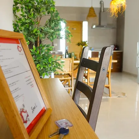 Atico Con Terraza En La Zona Del Carmen Apartamento